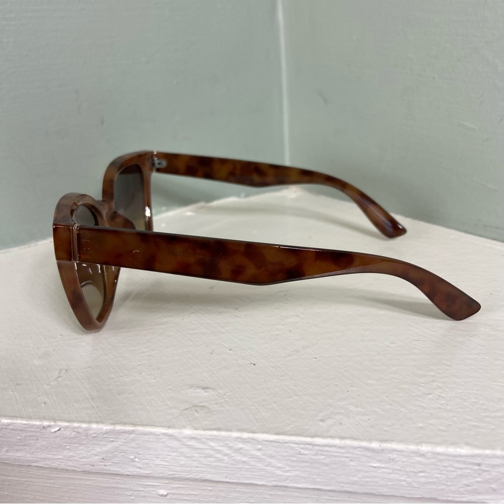 Chico's Tortoise Shell Sunglasses Shades Gradient Lenses Cat Eye - Picture 3 of 10